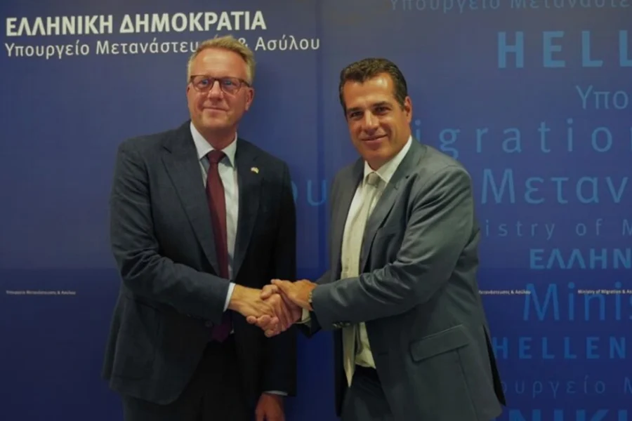 Συνάντηση Πλεύρη με τον Δανό υπουργό Μετανάστευσης – Στο επίκεντρο τα Return Hubs