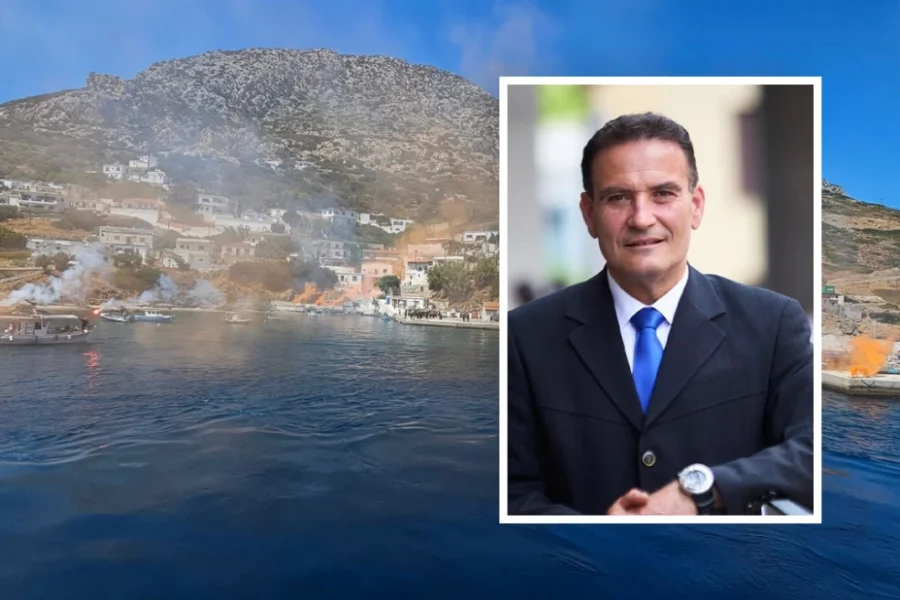 Με κόρνες πλοίων και καπνογόνα το τελευταίο «αντίο» στον δήμαρχο Φούρνων, Δημήτρη Καρύδη
