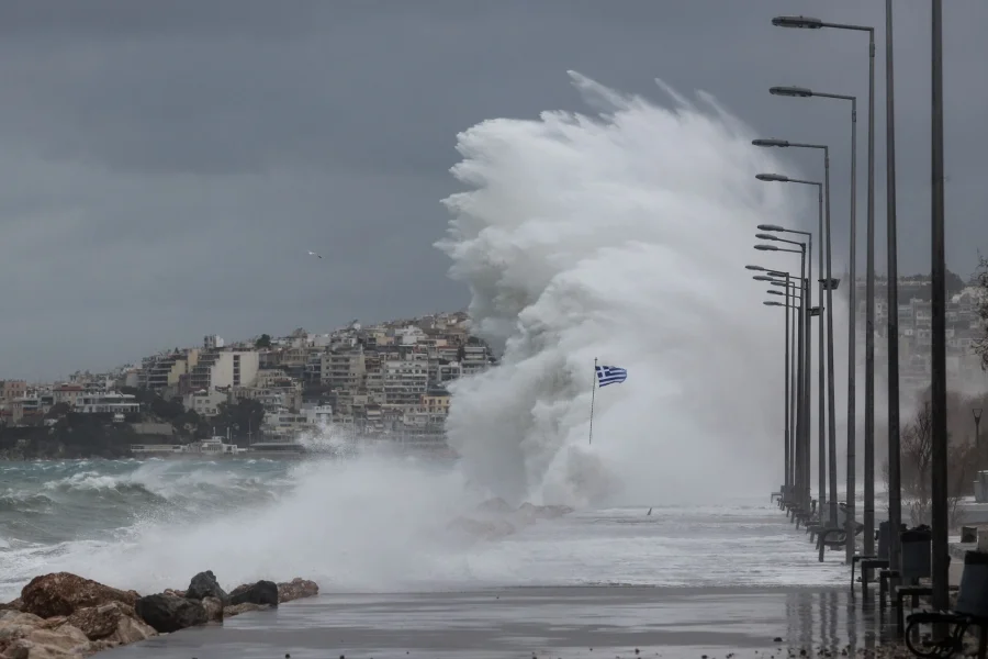 Ριπές έως 150 χλμ./ώρα: Γιατί το φετινό μελτέμι ήταν από τα πιο ακραία των τελευταίων 15 ετών