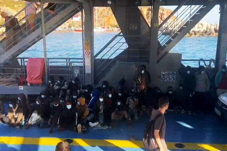 Εκτακτη σύσκεψη συγκάλεσε ο Περιφερειάρχης Βορείου Αιγαίου για την μεταφορά μεταναστών από την Κρήτη στη Λέσβο και τη Σάμο