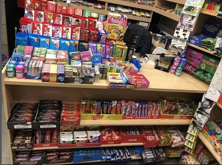 Συνελήφθησαν δύο άτομα για ξυλοδαρμό υπαλλήλου καταστήματος ψιλικών