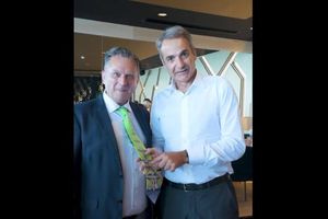 Το βίντεο Μητσοτάκη από την περιοδεία του στη Δυτική Μακεδονία – Το στιγμιότυπο με τη γραβάτα που ξεχώρισε