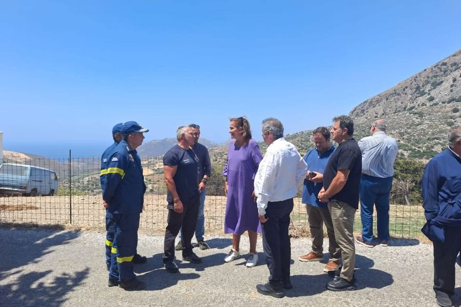 Στον Άγιο Βασίλειο η Ντόρα Μπακογιάννη – «Θα ξαναχτίσουμε ό,τι χάθηκε»