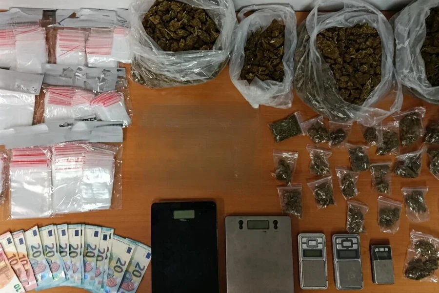 Θεσσαλονίκη: Σύλληψη 70χρονου και 61χρονου για διακίνηση κάνναβης
