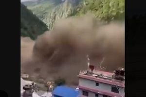 Καταστροφική πλημμύρα στο Νεπάλ και στο Θιβέτ: Τουλάχιστον 165 νεκροί, πάνω από χίλιοι αγνοούμενοι