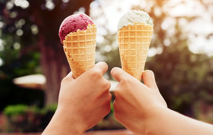 Χαμός στα social media με το πιο εύκολο καλοκαιρινό snack – Δύο υλικά αρκούν για να το φτιάξεις
