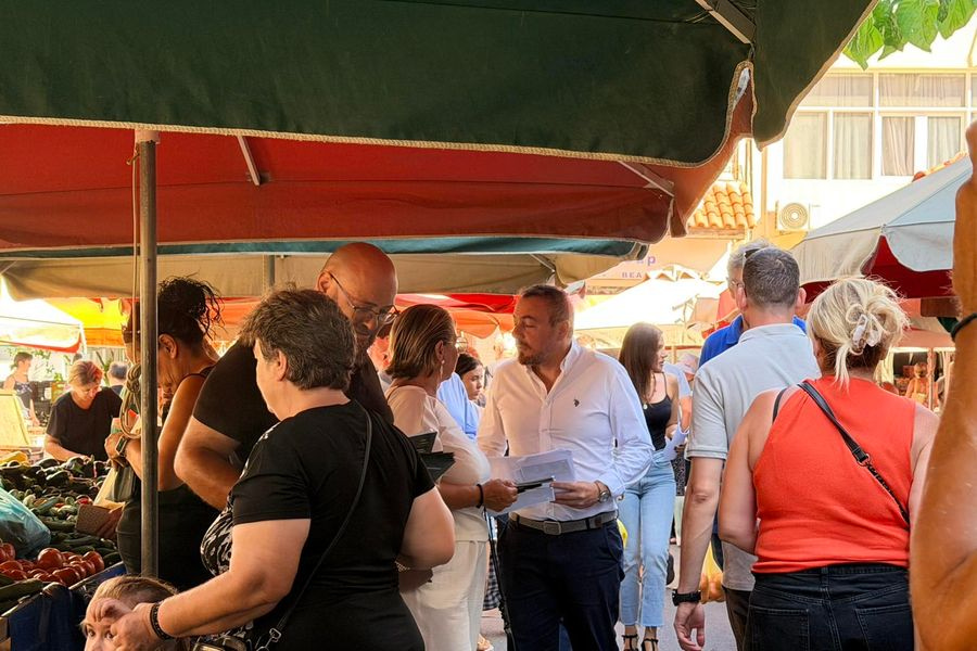 Κλιμάκιο του ΠΑΣΟΚ στα Καμίνια (pics & vid)