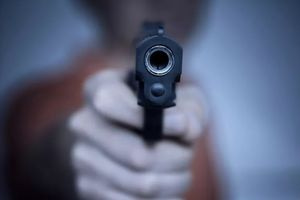 Θεσσαλονίκη: Στον εισαγγελέα ο 38χρονος που πυροβόλησε σε ψιλικατζίδικο – Του πήραν πίσω το ποτό που άρπαξε κι επέστρεψε με καραμπίνα