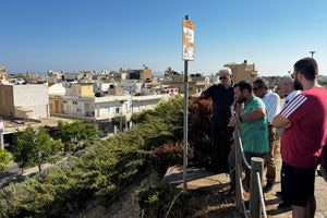 Στις εργασίες πρασίνου στα πρανή των Ενετικών Τειχών ο Δήμαρχος Ηρακλείου