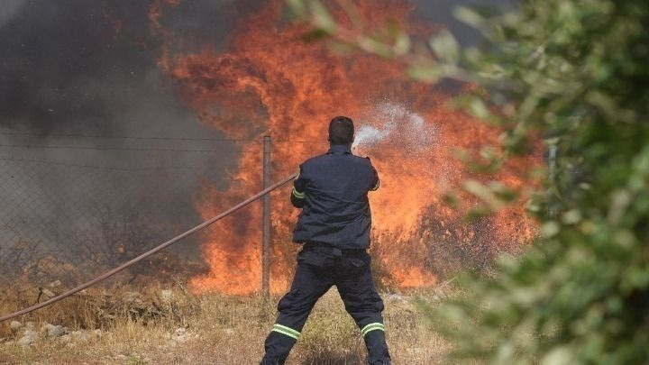 Χωρίς ηλεκτρικό ρεύμα περιοχές στην Άρτα λόγω φωτιάς σε υποσταθμό της ΔΕΗ