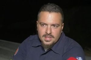 Τραγική ειρωνεία στη φωτιά στα Βίλια: Κάηκε το σπίτι εθελοντή πυροσβέστη την ώρα που ο ίδιος έσωζε τα σπίτια άλλων ανθρώπων