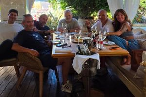 Στιγμές χαλάρωσης για τον Στέλιο Ρόκκο στο Ηράκλειο πριν τη μεγάλη συναυλία