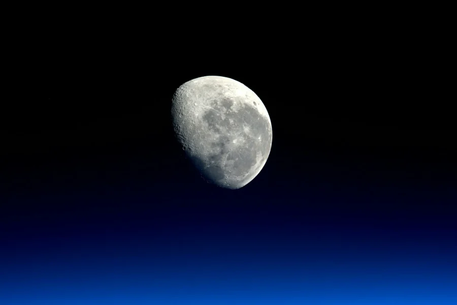 Τι θα συμβεί όταν ένας πύραυλος της SpaceX συγκρουστεί με τη Σελήνη;