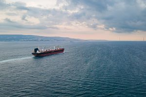 Bloomberg: Η Τουρκία περιορίζει τη διέλευση πλοίων προς τη Μαύρη Θάλασσα