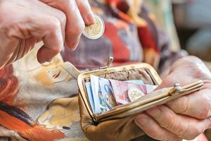Πόσα χρήματα μένουν στην τσέπη στο τέλος του μήνα;