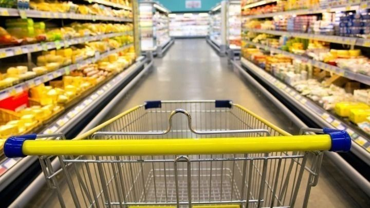 Στο ράφι από σήμερα οι μειωμένες τιμές – «Χειροπιαστή ανακούφιση» για τα νοικοκυριά