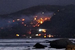 Χωρίς ενεργό μέτωπο η πυρκαγιά στα Σελλιά – Ισχυροί άνεμοι πνέουν στην περιοχή – Εκκενώθηκαν χωριά – Δείτε Βίντεο
