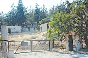 Ένα βαθύ ρήγμα μετατρέπει οικοδομικά τετράγωνα σε κοινόχρηστους χώρους στο πρώην Στατόπεδο Μπετεινάκη