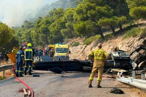Σύγκρουση ελικοπτέρων στην Ψάθα: Δύο νεκροί, ένας Έλληνας και ένας Ρουμάνος – Εξετάζεται το ενδεχόμενο ανθρώπινου λάθους