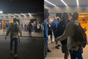 Μίλτος Τεντόγλου: Αποθεωτική υποδοχή στο ξενοδοχείο της Εθνικής με χειροκροτήματα, αγκαλιές και φιλιά – «Από τους πιο δύσκολους τελικούς» (videos)