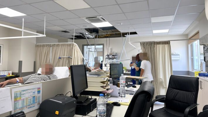 Νοσοκομείο Κορίνθου: Κατέρρευσε τμήμα της οροφής των νέων ΤΕΠ λίγες μέρες μετά τα εγκαίνια από τον Άδωνι