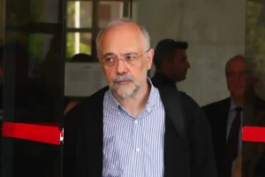 Αυγερινός κατά Καρυστιανού μετά τη διαγραφή του από την «Ελπίδα για τη Δημοκρατία»: «Μωραίνει Κύριος», την κατηγορεί για εγωμανία