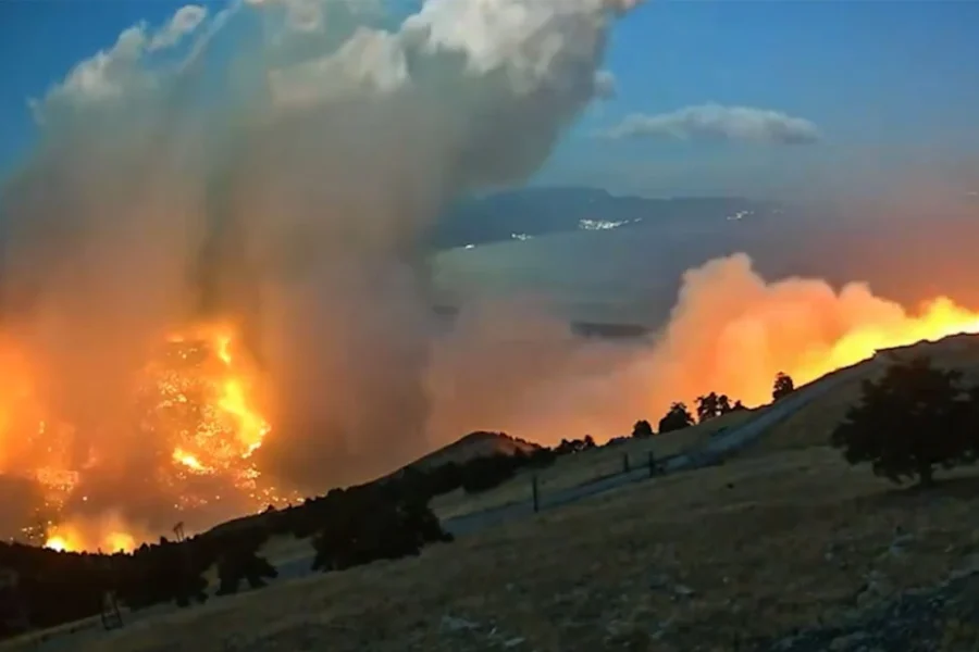 Συγκλονιστικό timelapse βίντεο από το πώς φούντωσε η φωτιά στην κορυφή του Κιθαιρώνα