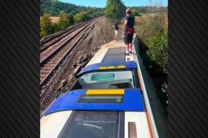 Επιβατικό τρένο εκτροχιάστηκε στη Νότια Αγγλία
