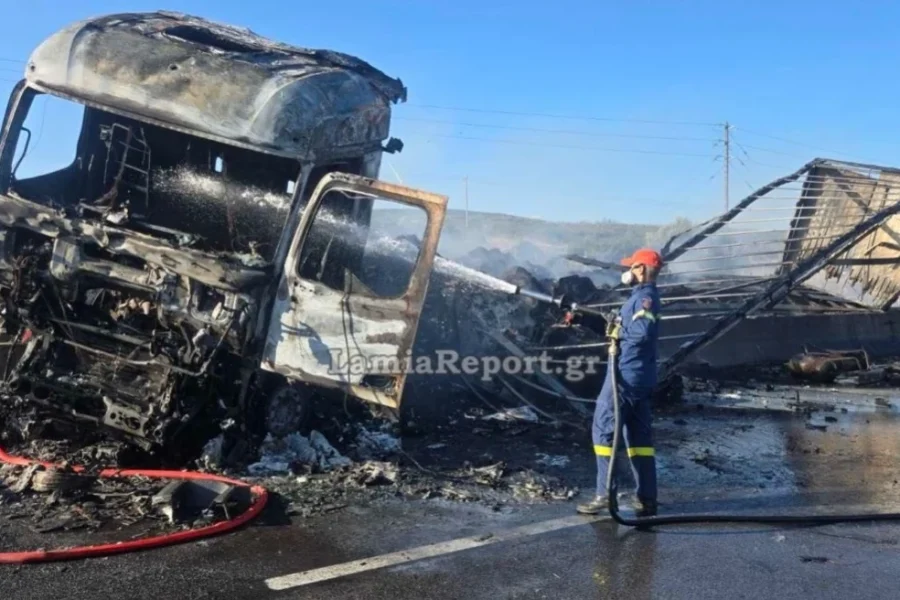 ‘Ενας νεκρός μετά από σύγκρουση δύο φορτηγών στην Αθηνών – Λαμίας – Κλειστή η εθνική και στα δύο ρεύματα στο ύψος του Κάστρου Βοιωτίας