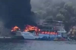 Τουρκία: Φωτιά σε τουριστικό σκάφος – Οι 115 επιβάτες πήδηξαν στη θάλασσα