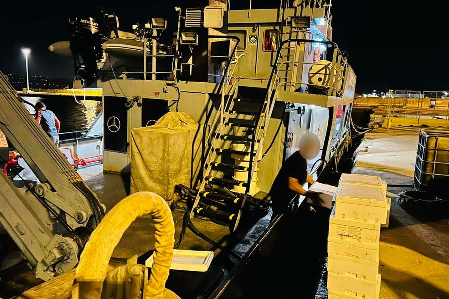 Εκλεβαν τα αλιεύματα από τους κλωβούς του ΕΛΚΕΘΕ στη Σούδα (φωτο)
