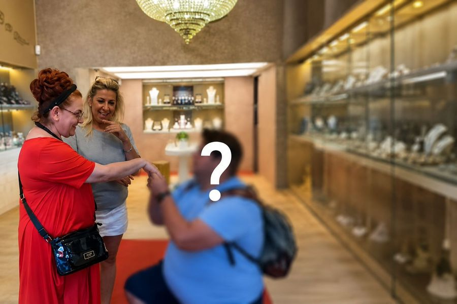 «Πρόταση γάμου» στη Σοφία Βογιατζάκη σε κοσμηματοπωλείο του Ηρακλείου! (vid)