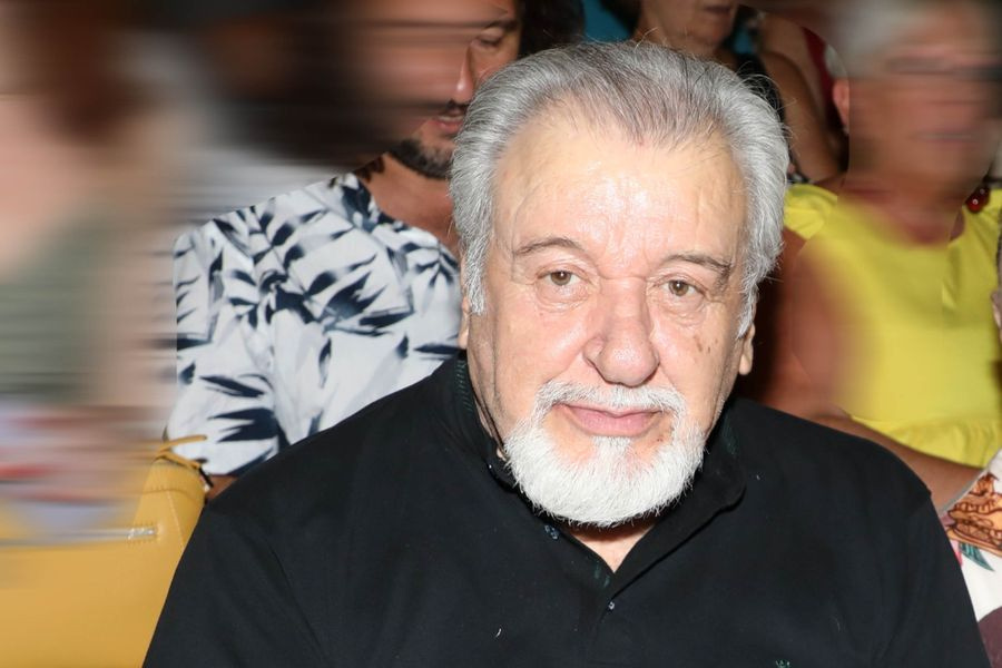 6 διάσημοι Έλληνες που έχουν δει τις φωτιές να καταστρέφουν τα σπίτια τους
