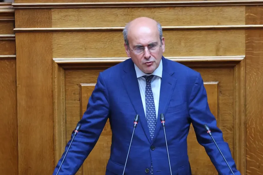 Κωστής Χατζιδάκης: Τα συλλυπητήρια για τον θάνατο του Γιάννη Βαρβιτσιώτη – «Καλό ταξίδι πρόεδρε»