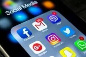Κομισιόν: Αυστηροί περιορισμοί στην πρόσβαση των παιδιών στα μέσα κοινωνικής δικτύωσης