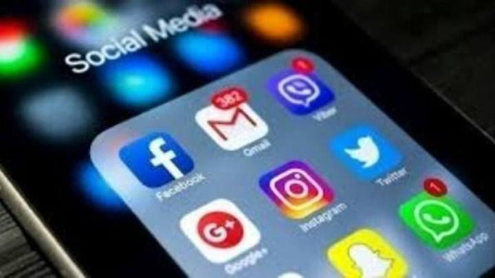 Κομισιόν: Αυστηροί περιορισμοί στην πρόσβαση των παιδιών στα μέσα κοινωνικής δικτύωσης
