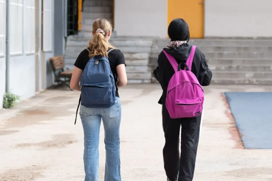 PISA 2025: Σχεδόν 1 στους 2 Έλληνες μαθητές δυσκολεύεται στην κατανόηση κειμένου και στο να κάνει απλές πράξεις