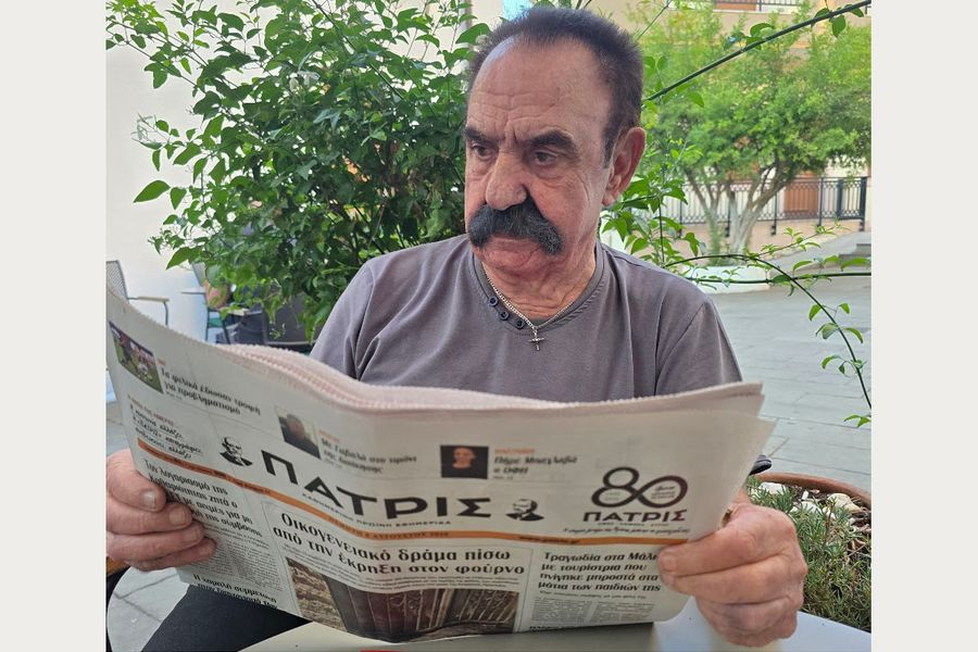 H πιο ανατρεπτική συνέντευξη από τον Γιαλάφτη: Ο κορυφαίος μαντιναδολόγος Αριστείδης Χαιρέτης τα είπε όλα με… μαντινάδες!