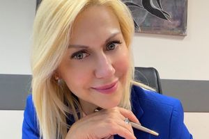 Πτήση Ηράκλειο – Αθήνα: Η γιατρός από το Ηράκλειο που έγινε «σωτήρια παρουσία» για έναν 67χρονο