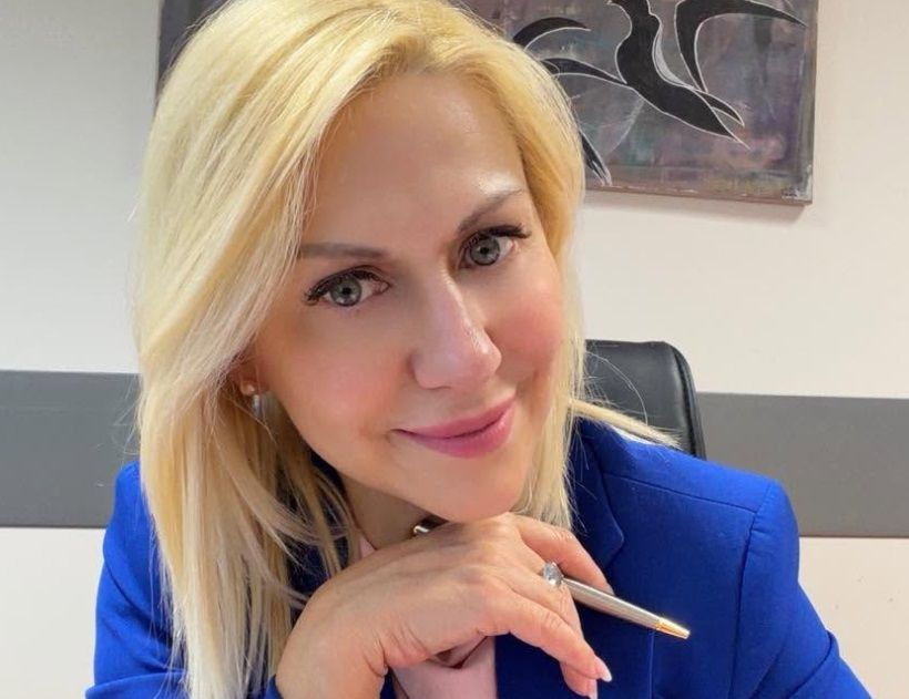 Πτήση Ηράκλειο – Αθήνα: Η γιατρός από το Ηράκλειο που έγινε «σωτήρια παρουσία» για έναν 67χρονο
