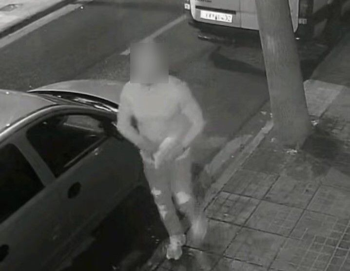Βίντεο ντοκουμέντο – Η στιγμή που ο άνδρας αφήνει σε παρμπρίζ φωτογραφίες και στοιχεία νεαρής γυναίκας στο Ηράκλειο