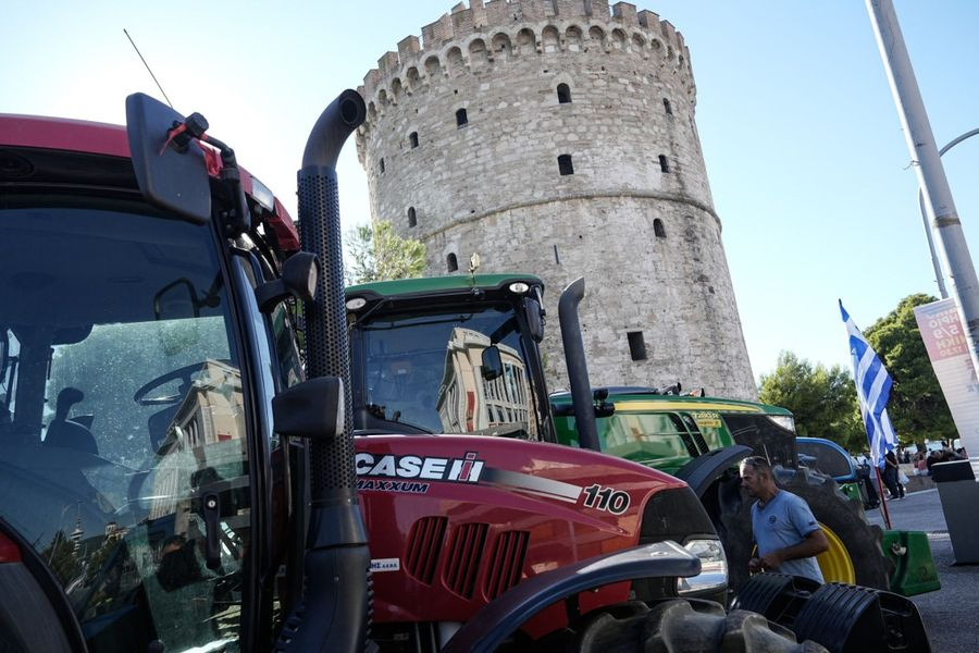 Θεσσαλονίκη: Έφτασαν στον Λευκό Πύργο οι αγρότες – Κινητοποιήσεις ενόψει ΔΕΘ