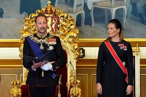 Νορβηγία: Ορκίστηκε ο βασιλιάς Χάακον, χωρίς τη σύζυγό του, λόγω προβλημάτων υγείας