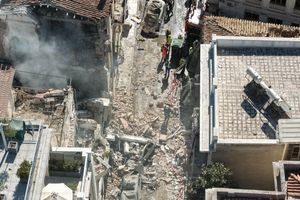 Πλάκα: Αγωνία για δύο ηλικιωμένους που αγνοούνται μετά την έκρηξη, έμεναν στον δεύτερο όροφο του κτηρίου