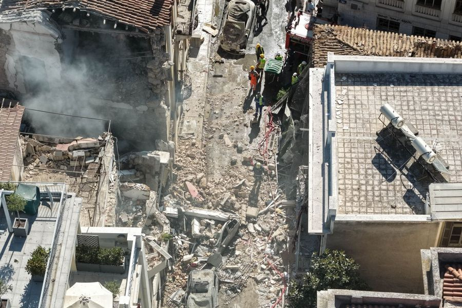 Πλάκα: Αγωνία για δύο ηλικιωμένους που αγνοούνται μετά την έκρηξη, έμεναν στον δεύτερο όροφο του κτηρίου