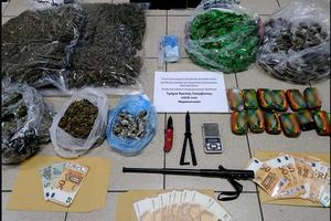 Εξάρθρωση κυκλώματος που διακινούσε ναρκωτικά με μισθωμένα αυτοκίνητα – Συνελήφθησαν 8 μέλη του