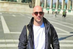 Πατέρας Γιώργου Λυγγερίδη: Ράγισαν και οι πέτρες στην ομιλία του έξω από την ΔΕΘ – «Δολοφονήθηκε και έγινε ήρωας…. γιατί πριν δεν ήταν;»