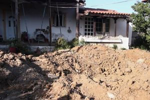 Θρίλερ στο Μαραθώνα: Τυλιγμένη σε νάιλον στο υπόγειο βρέθηκε η 90χρονη – Την καταγγελία είχε κάνει η εγγονή της
