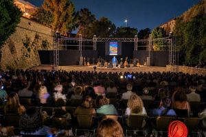 Από το κατάμεστο Κηποθέατρο «Νίκος Καζαντζάκης» ένα ήταν το μήνυμα: «Η Βιάννος δεν ξεχνά και η Μνήμη παραμένει αναλλοίωτη»
