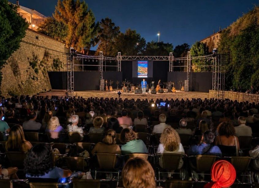 Από το κατάμεστο Κηποθέατρο «Νίκος Καζαντζάκης» ένα ήταν το μήνυμα: «Η Βιάννος δεν ξεχνά και η Μνήμη παραμένει αναλλοίωτη»